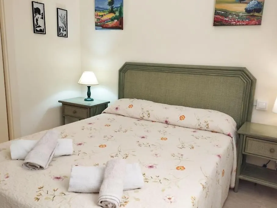 Spacious 4 Bedroom With Parking In Town Centre, Nerja Apartment