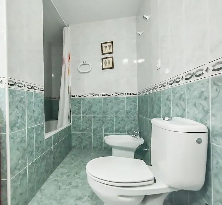 Spacious 4 Bedroom With Parking In Town Centre, Nerja Apartment