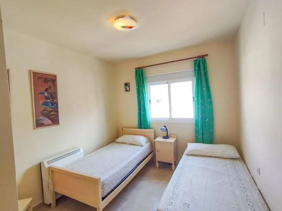 Spacious 4 Bedroom With Parking In Town Centre, Nerja Apartment